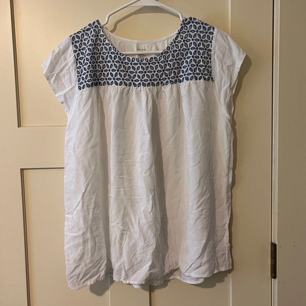 Serra White and Black Eyelet top with Flutter Sleeves Size 12